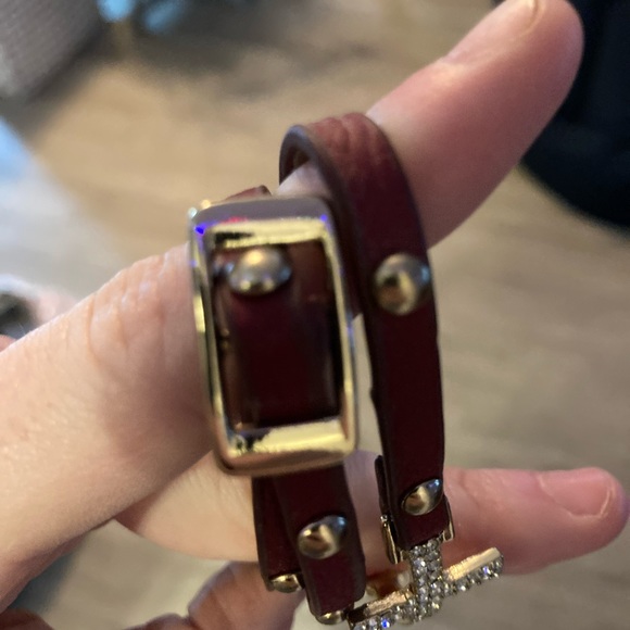 Maroon strap cross bracelet - Picture 3 of 3